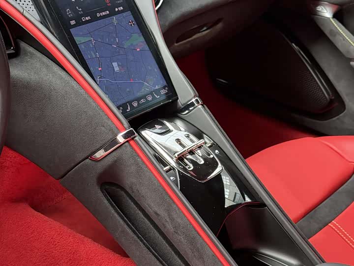 Фото 4 - Ferrari Roma