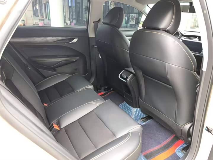 Фото 11 - Geely Binrui