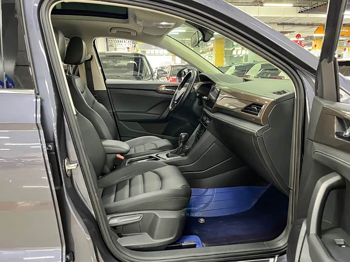 Фото 10 - Volkswagen Tharu