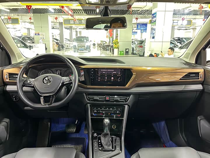 Фото 3 - Volkswagen Tharu