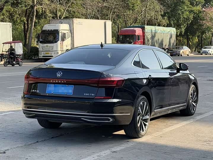 Фото 10 - Volkswagen Passat