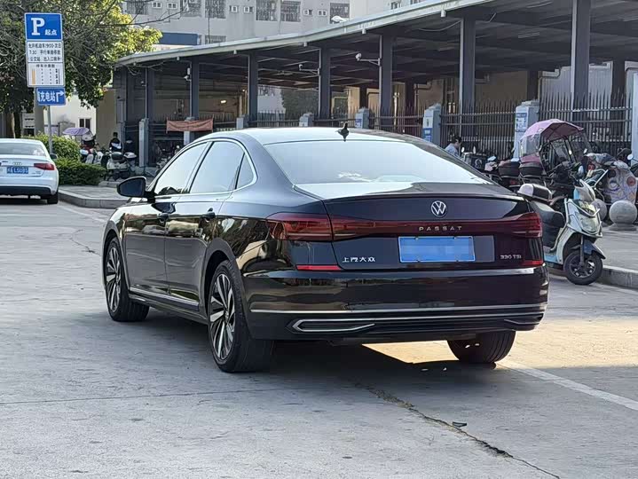 Фото 12 - Volkswagen Passat