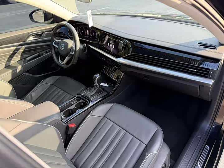 Фото 7 - Volkswagen Passat