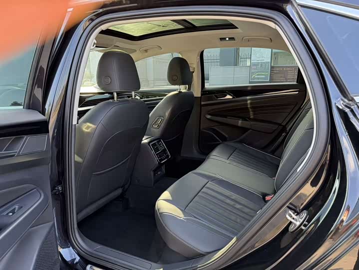 Фото 9 - Volkswagen Passat