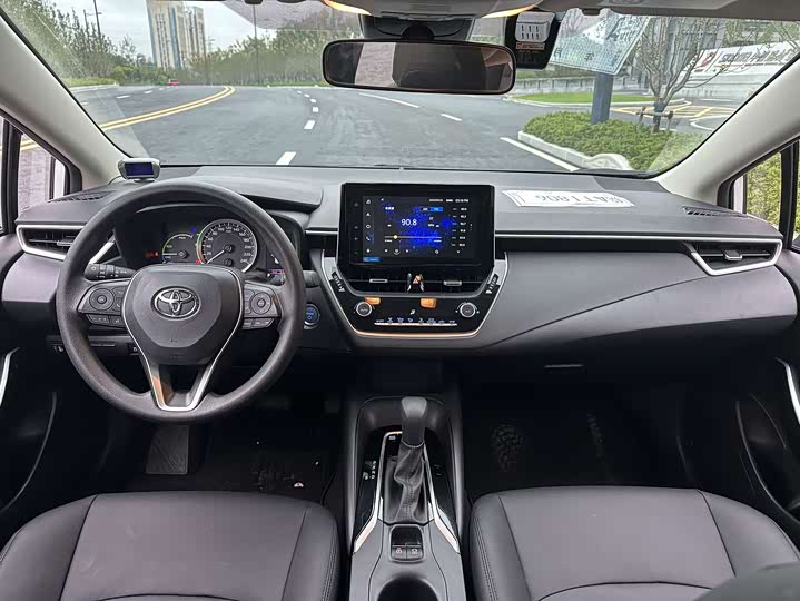 Фото 7 - Toyota Corolla