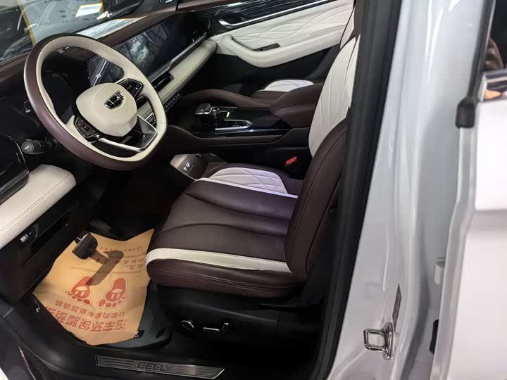 Фото 6 - Geely Monjaro