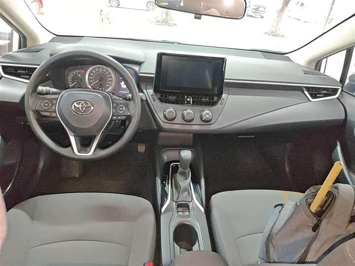 Фото 10 - Toyota Corolla