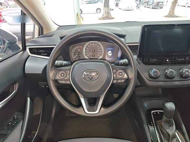 Фото 11 - Toyota Corolla