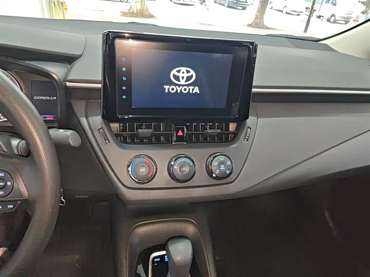 Фото 13 - Toyota Corolla