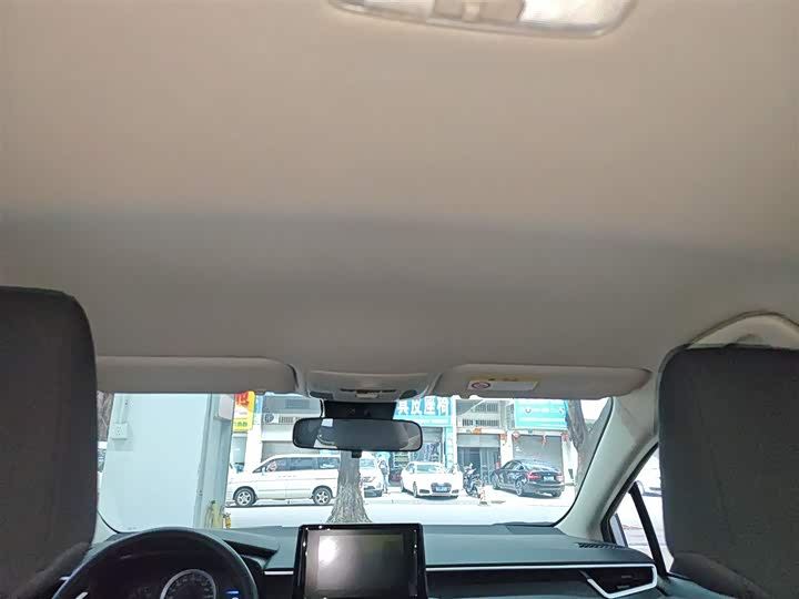 Фото 18 - Toyota Corolla