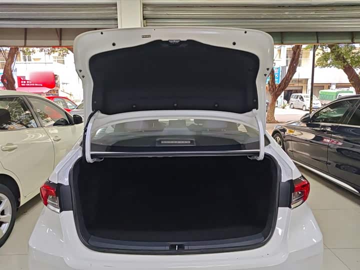 Фото 19 - Toyota Corolla