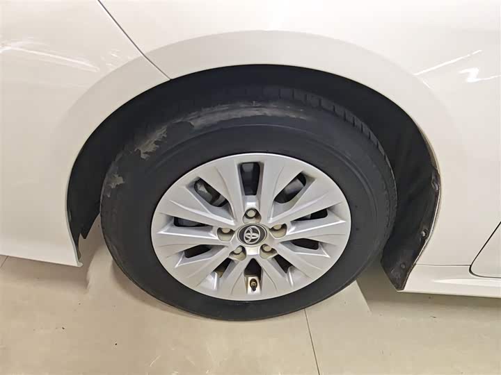 Фото 23 - Toyota Corolla