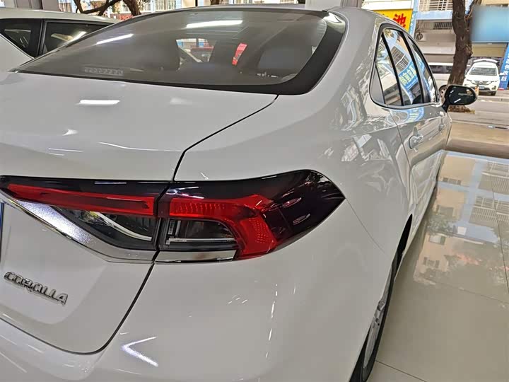 Фото 8 - Toyota Corolla