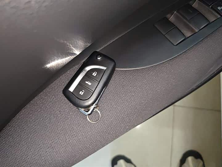 Фото 9 - Toyota Corolla