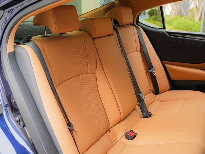 Фото 15 - Lexus ES