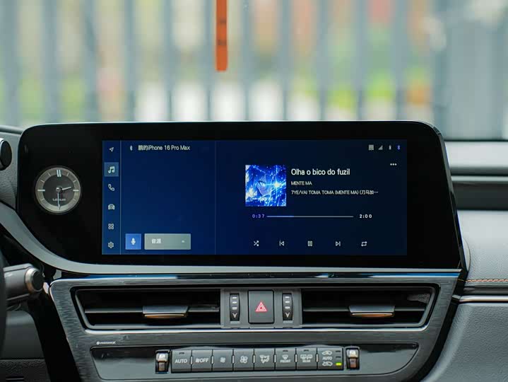 Фото 17 - Lexus ES