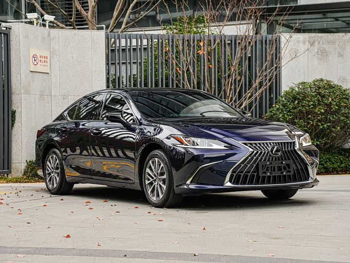Фото 3 - Lexus ES