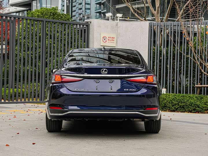 Фото 5 - Lexus ES