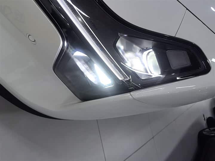 Фото 24 - XPeng Mona M03