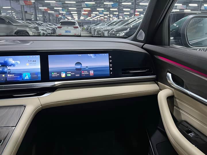 Фото 12 - Geely Monjaro