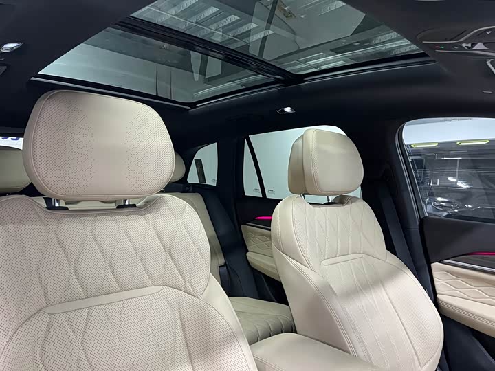 Фото 23 - Geely Monjaro