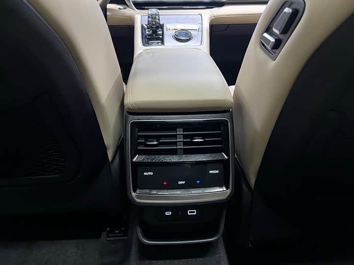 Фото 9 - Geely Monjaro