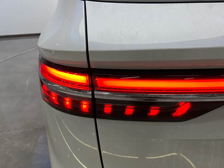 Фото 28 - Geely Monjaro