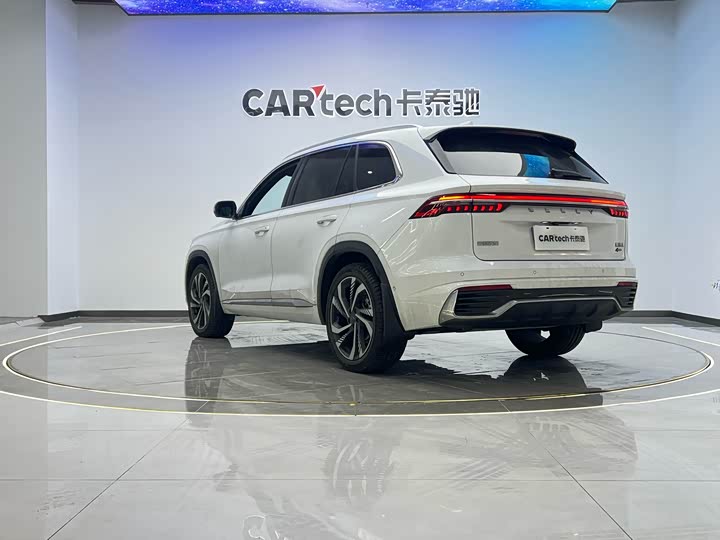 Фото 30 - Geely Monjaro