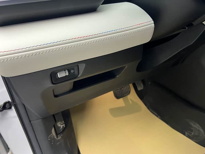 Фото 5 - Geely Monjaro