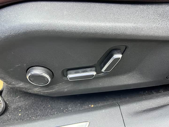 Фото 8 - Geely Monjaro