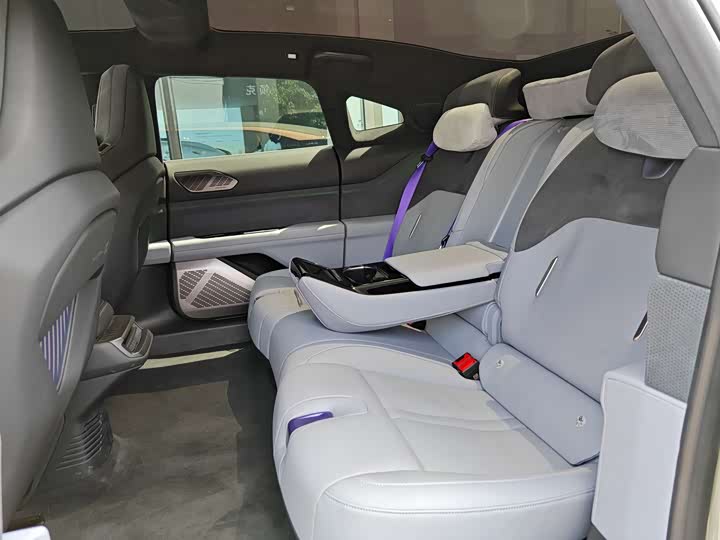 Фото 12 - HiPhi Z