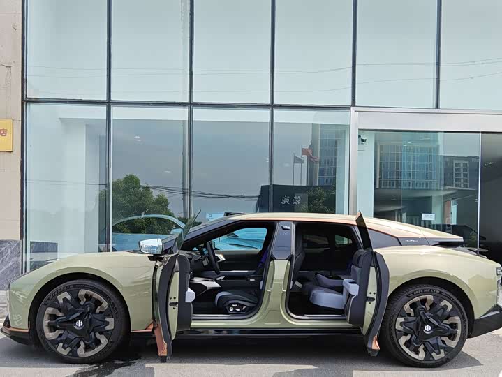 Фото 8 - HiPhi Z