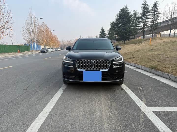 Фото 2 - Lincoln Corsair