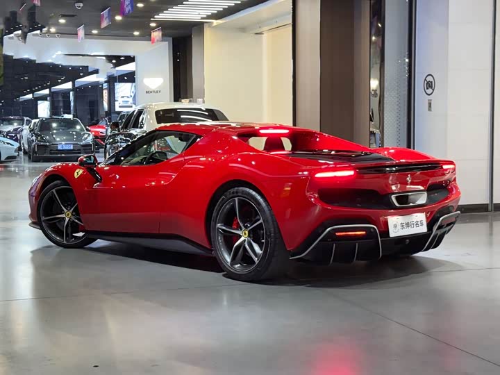 Фото 4 - Ferrari 296