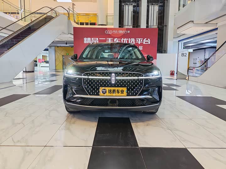 Фото 1 - Lincoln Nautilus