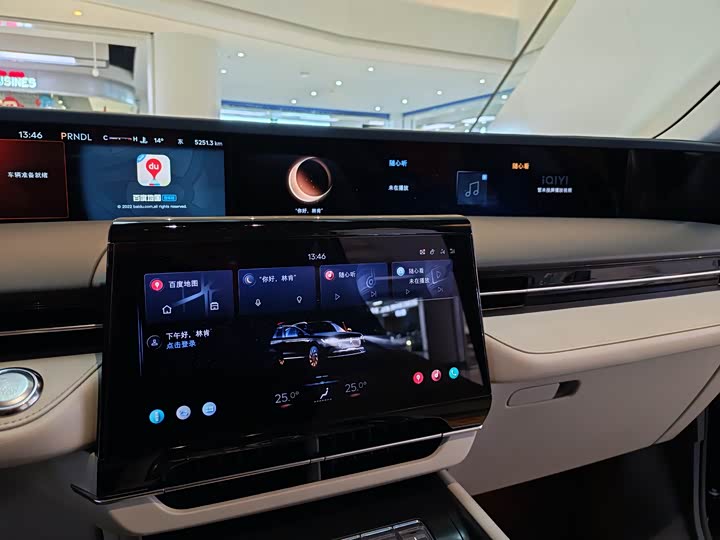 Фото 11 - Lincoln Nautilus