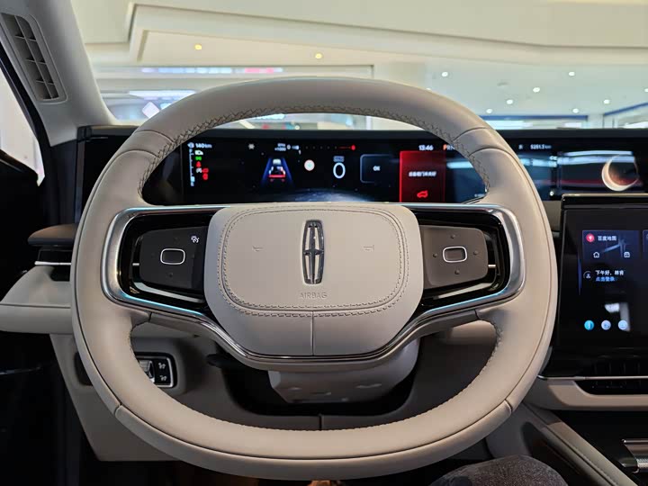 Фото 12 - Lincoln Nautilus