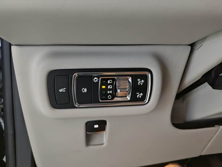 Фото 13 - Lincoln Nautilus