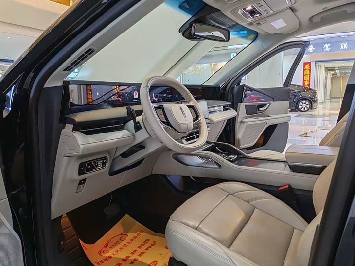 Фото 4 - Lincoln Nautilus