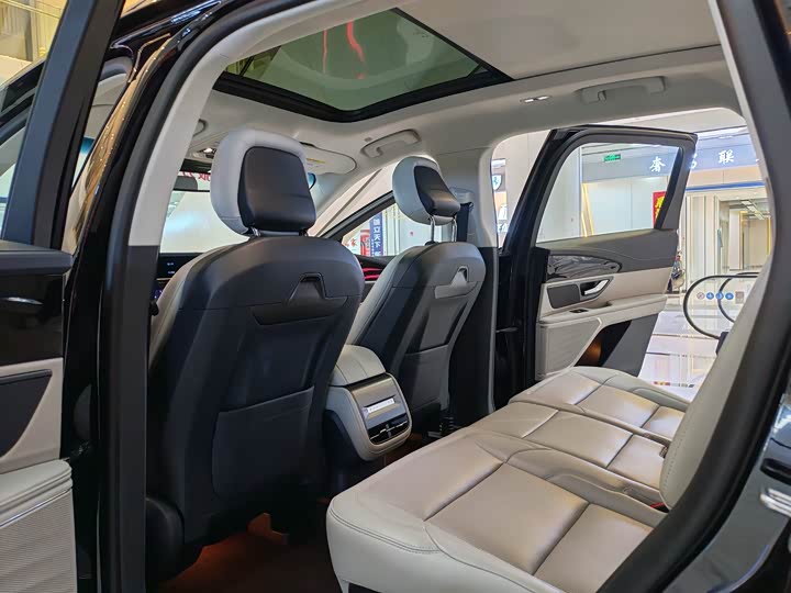 Фото 5 - Lincoln Nautilus