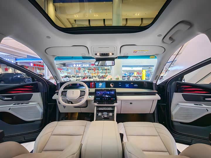 Фото 6 - Lincoln Nautilus