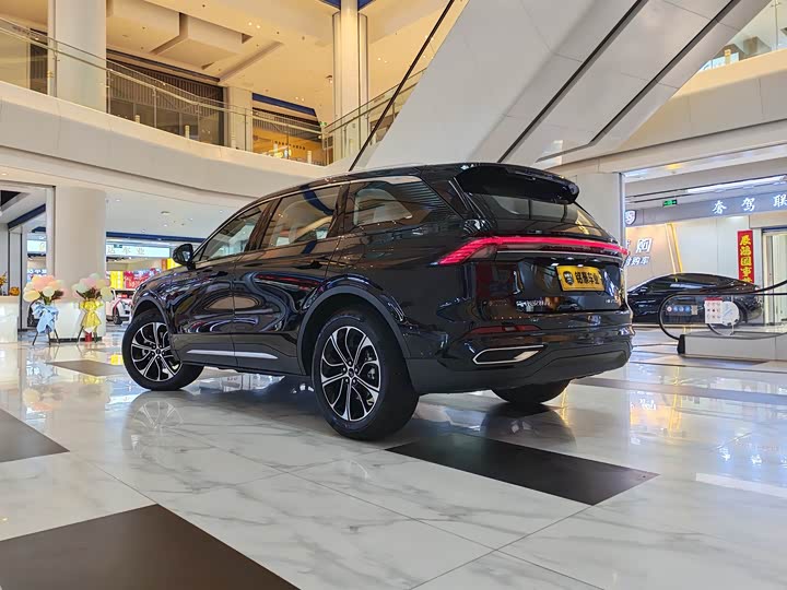 Фото 7 - Lincoln Nautilus