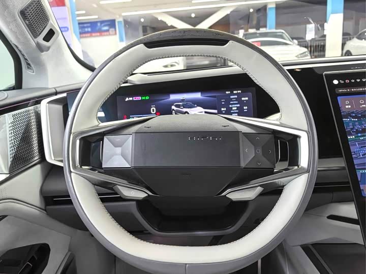 Фото 5 - HiPhi Y