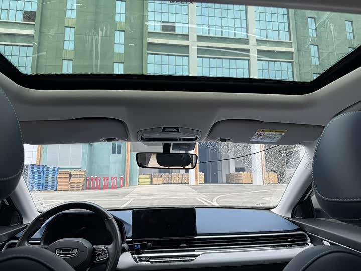 Фото 13 - Geely Emgrand