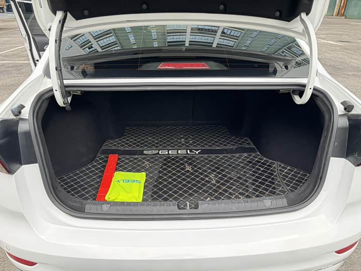 Фото 22 - Geely Emgrand