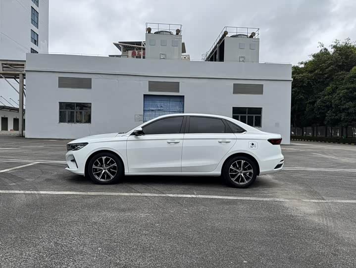 Фото 25 - Geely Emgrand