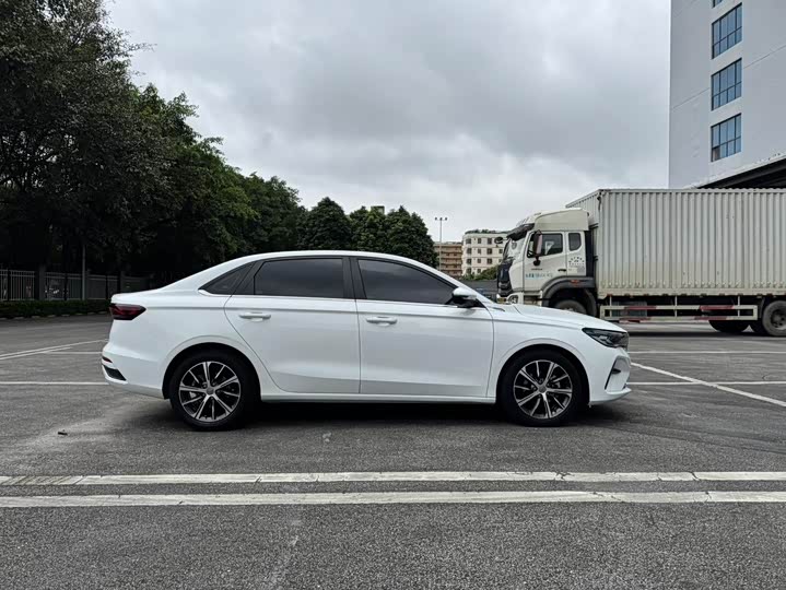 Фото 26 - Geely Emgrand