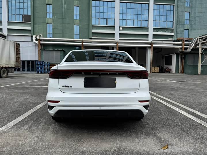 Фото 29 - Geely Emgrand