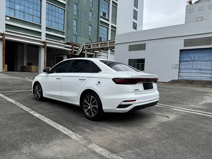 Фото 30 - Geely Emgrand