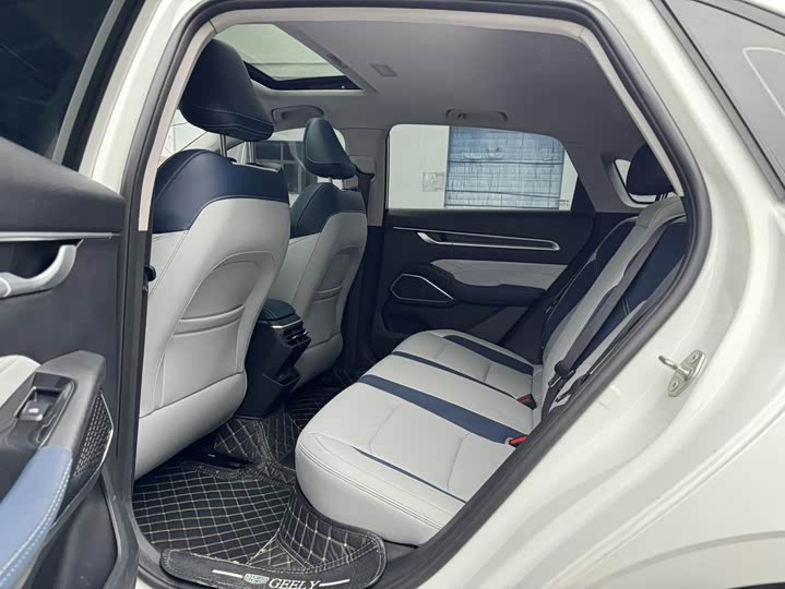 Фото 6 - Geely Emgrand